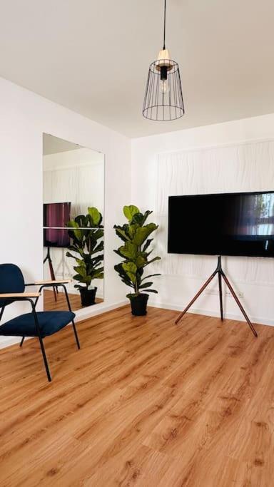 Amao-indigo I 62qm I Mit Balkon & Tiefgarage I Kingsize-boxspringbett I Aufzug Apartment Offenburg