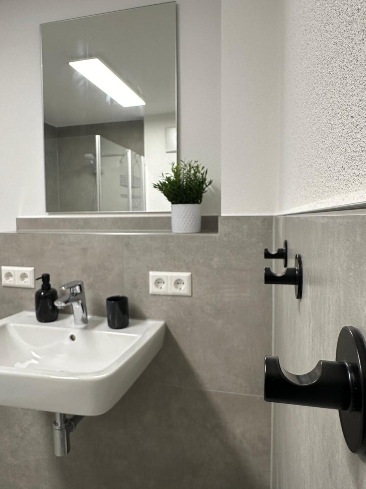 Amao-indigo I 62qm I Mit Balkon & Tiefgarage I Kingsize-boxspringbett I Aufzug Apartment