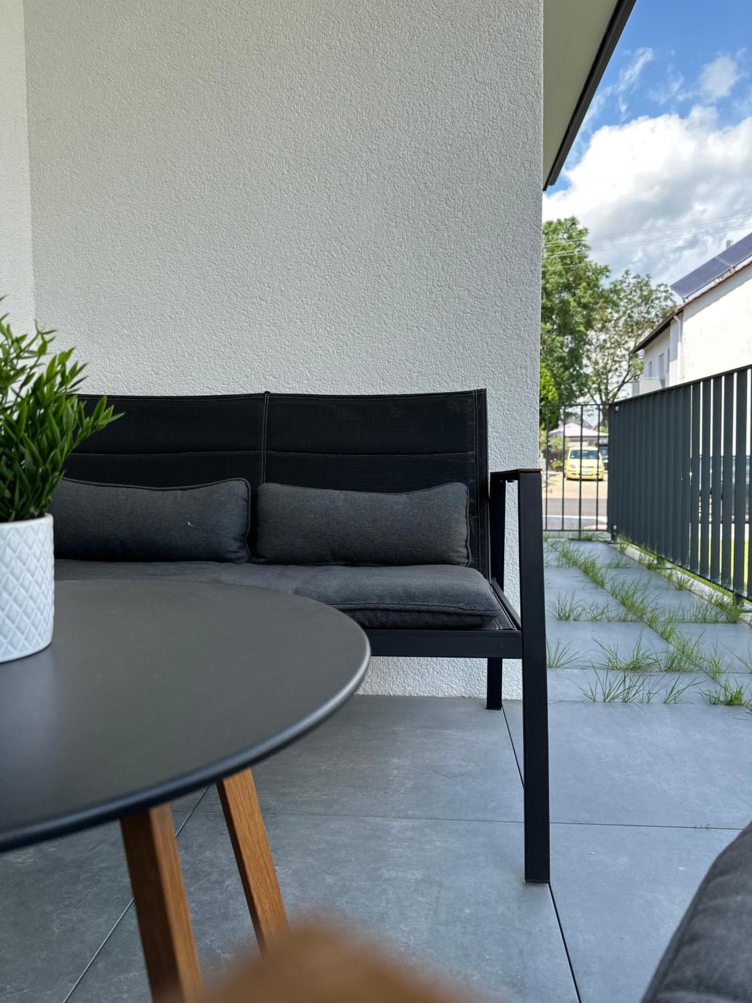 Amao-indigo I 62qm I Mit Balkon & Tiefgarage I Kingsize-boxspringbett I Aufzug Offenburg
