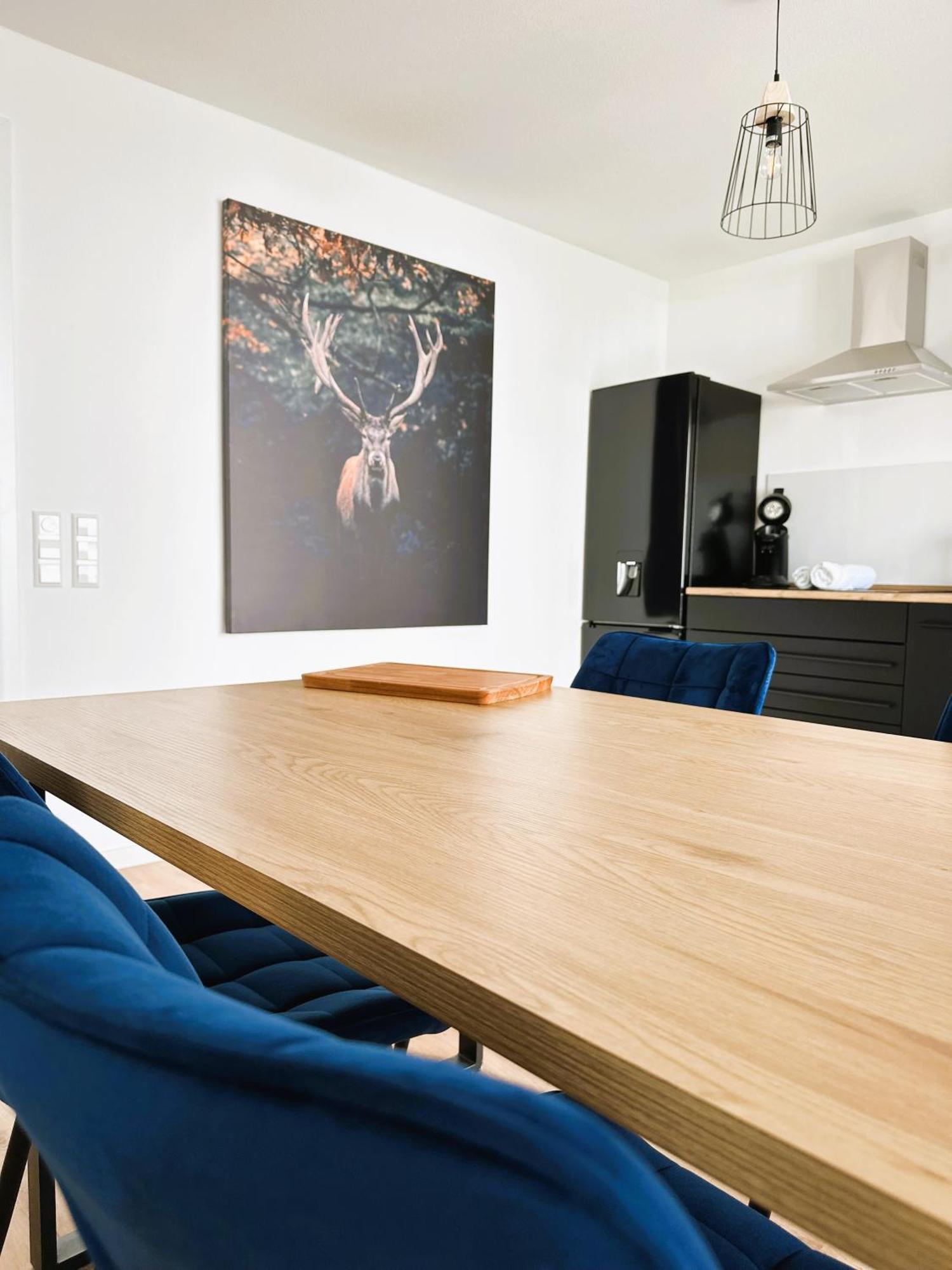 Amao-indigo I 62qm I Mit Balkon & Tiefgarage I Kingsize-boxspringbett I Aufzug *